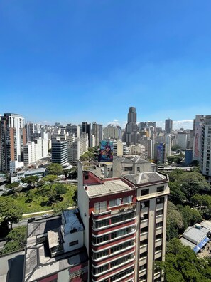 A high-rise building with multiple floors, surrounded by other tall buildings, and a clear blue sky in the background. - Ryokan - More than just lodging, a sensory immersion. 3 minutes from Praça da Liberdade (Liberty Square). (São Paulo)