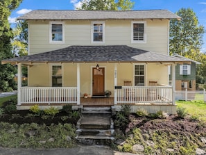 Exterior - Hendersonville Honeybee (Hendersonville)