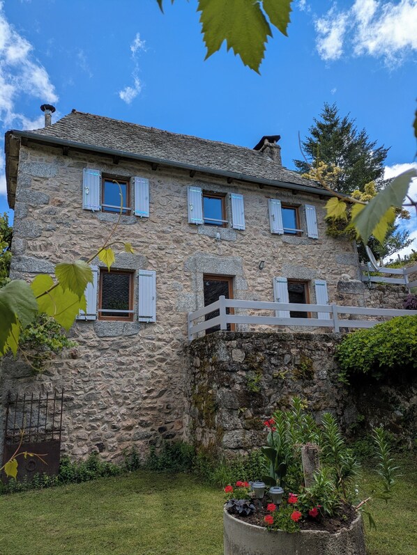 Exterior - Le Cabanel (Florentin-la-Capelle)