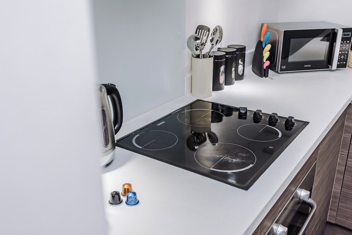 Coffee/tea maker, fridge, microwave, oven