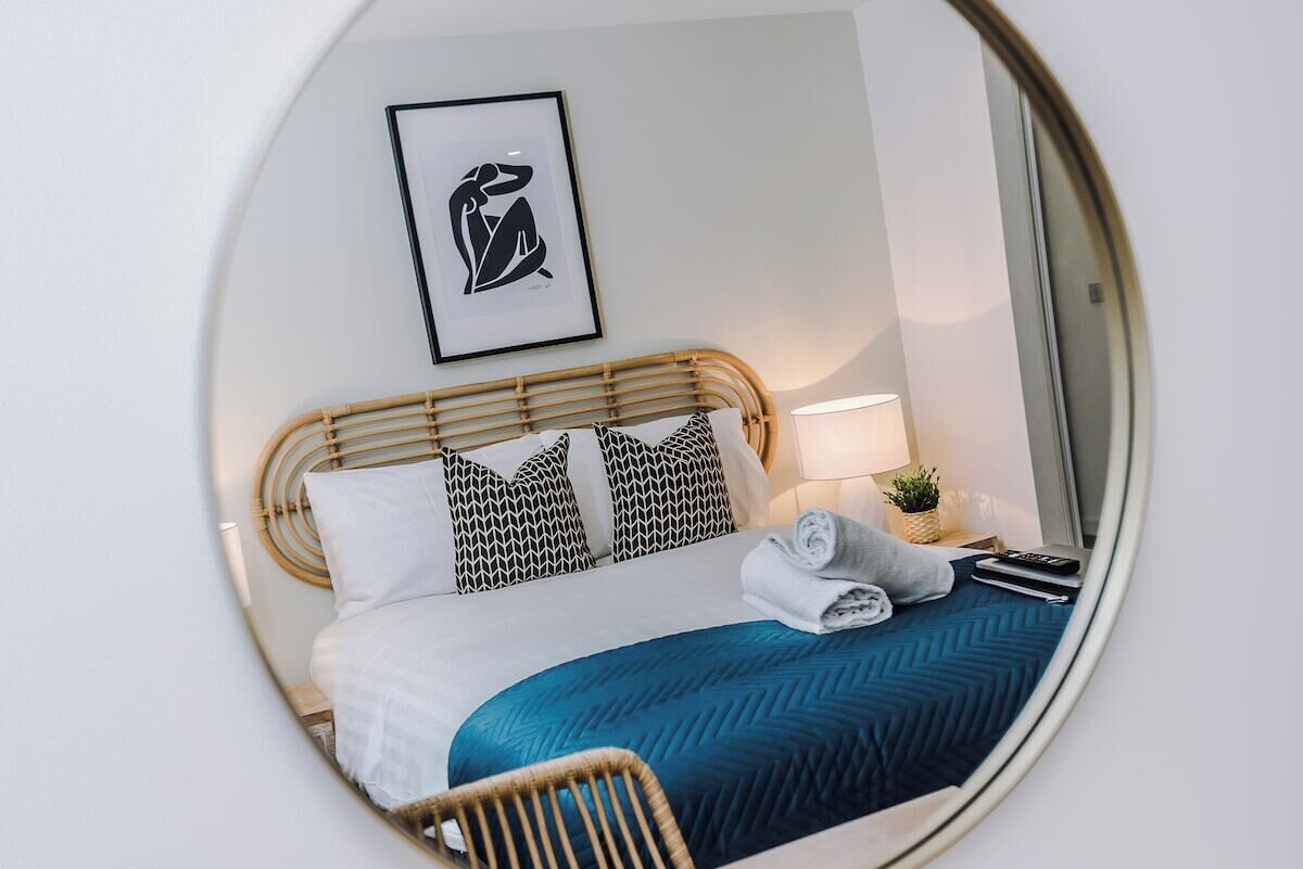 Iron/ironing board, WiFi, bed sheets