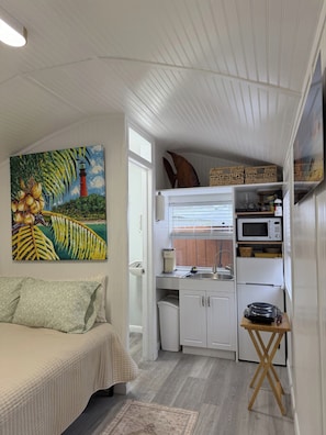 Iron/ironing board, WiFi, bed sheets - Lovely 1-bedroom studio with AC in cool Jupiter (Jupiter)