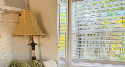 Lovely 1-Bedroom Studio in Jupiter Inlet Village