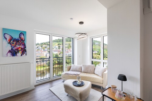 Ground Floor Apartment with View Near Klopp Castle, Niederwald, 55" TV, Wi-Fi & AC