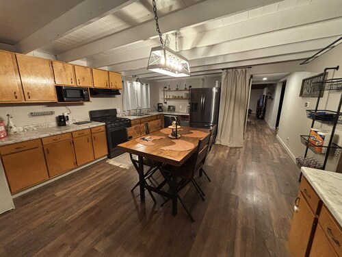  The Grape House -   Fenced Yard • RV/Trailer Parking • King Beds • Pet Friendly