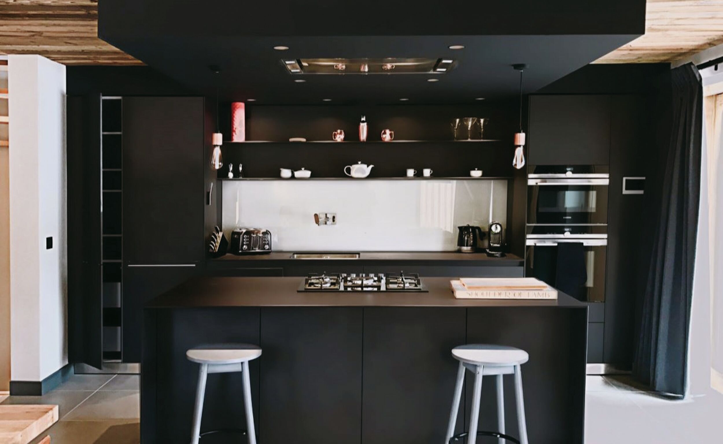 Fully fitted Bultaup kitchen