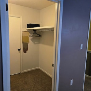 A room with a door, a coat rack, and a carpeted floor. - Pet-Friendly Townhome w/ Fire Pit, 5mins to Beach (Fort Walton Beach)