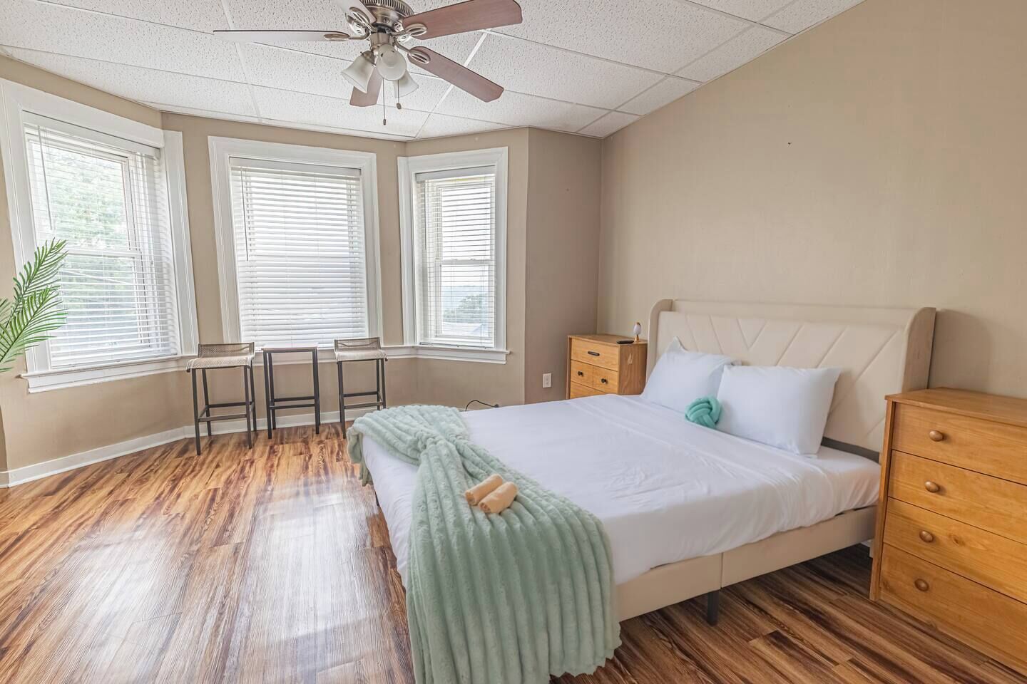 Desk, WiFi (free), bed sheets