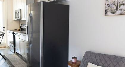 Loft bed condo, reliable wifi, walkable to shops, restaurants, UL + SLCC