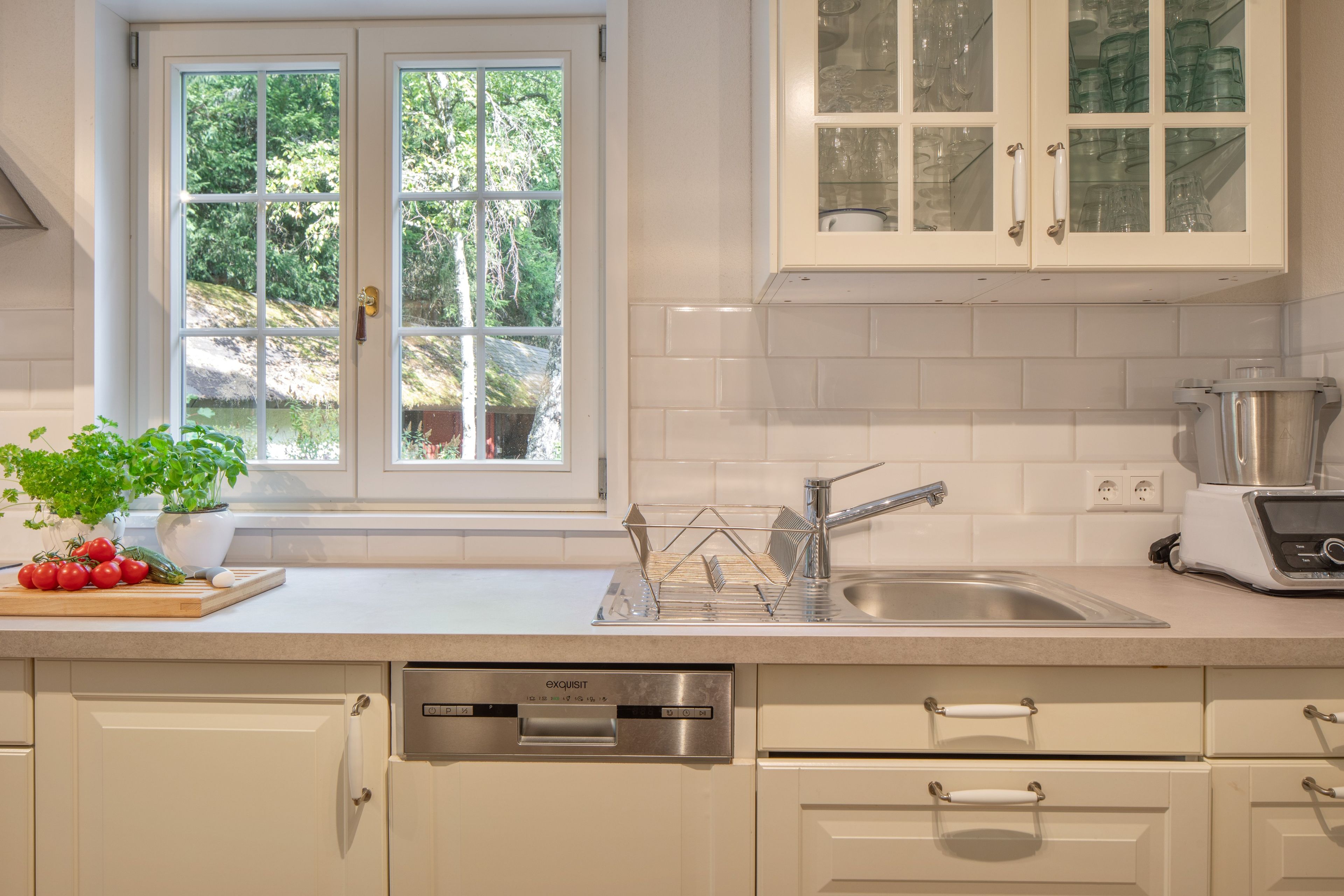 Coffee/tea maker, fridge, stovetop, dishwasher