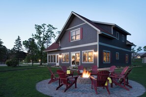 Terrace/patio - Spacious 4BR Lake House on Gull Lake - Fireplace & Sunset Views (Brainerd)