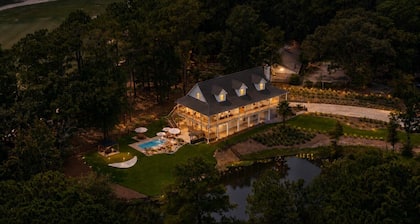 Luxe Plantation Home: Heated Pool, Putting Green, and Outdoor Kitchen