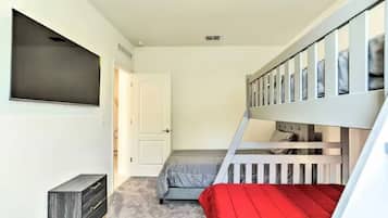 4 bedrooms, iron/ironing board, WiFi, bed sheets