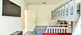 Spacious 4-bedroom house with big pool