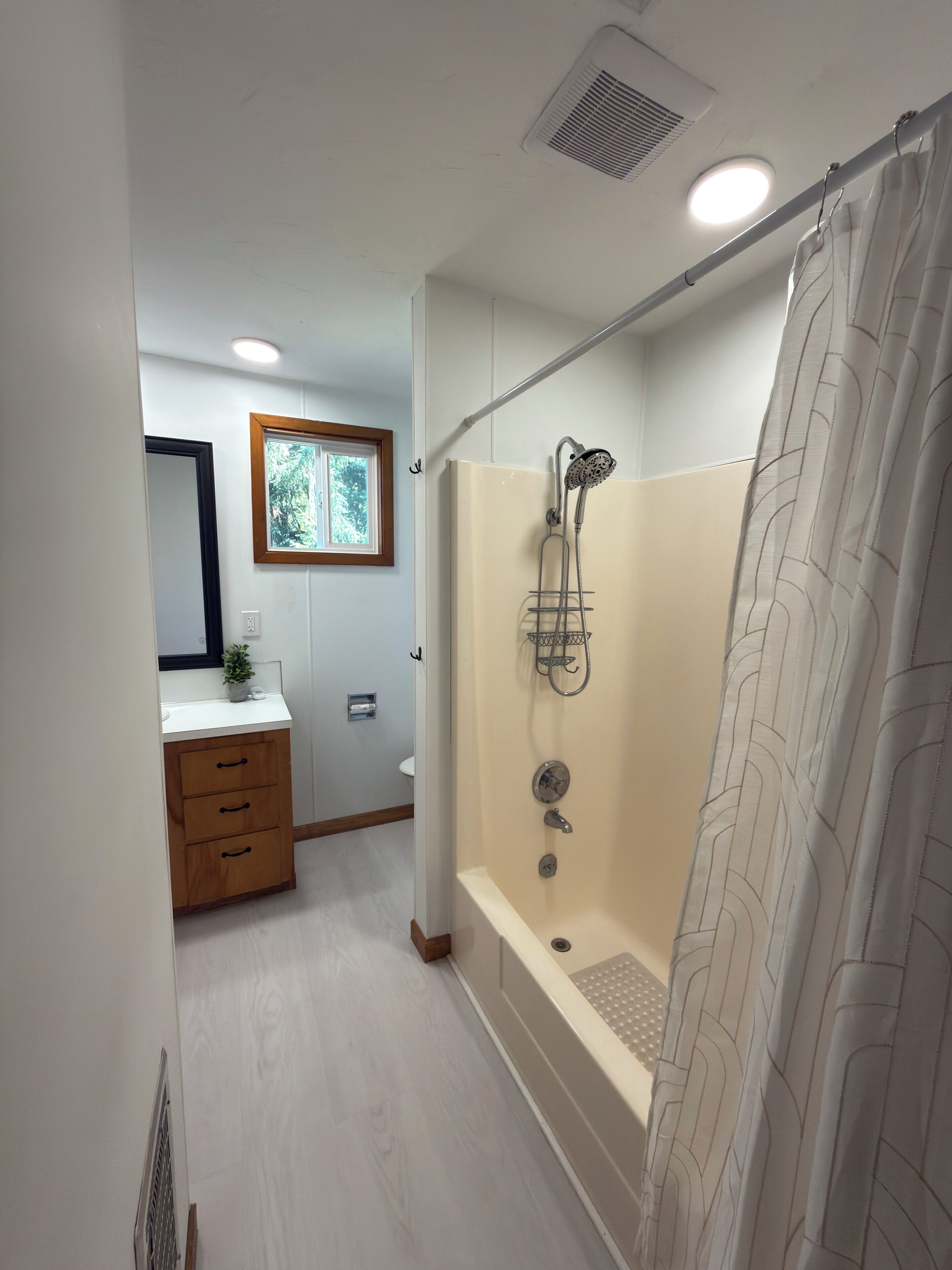 Towels, soap, shampoo, toilet paper