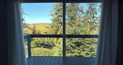 Estuary-view retreat near Sand Lake