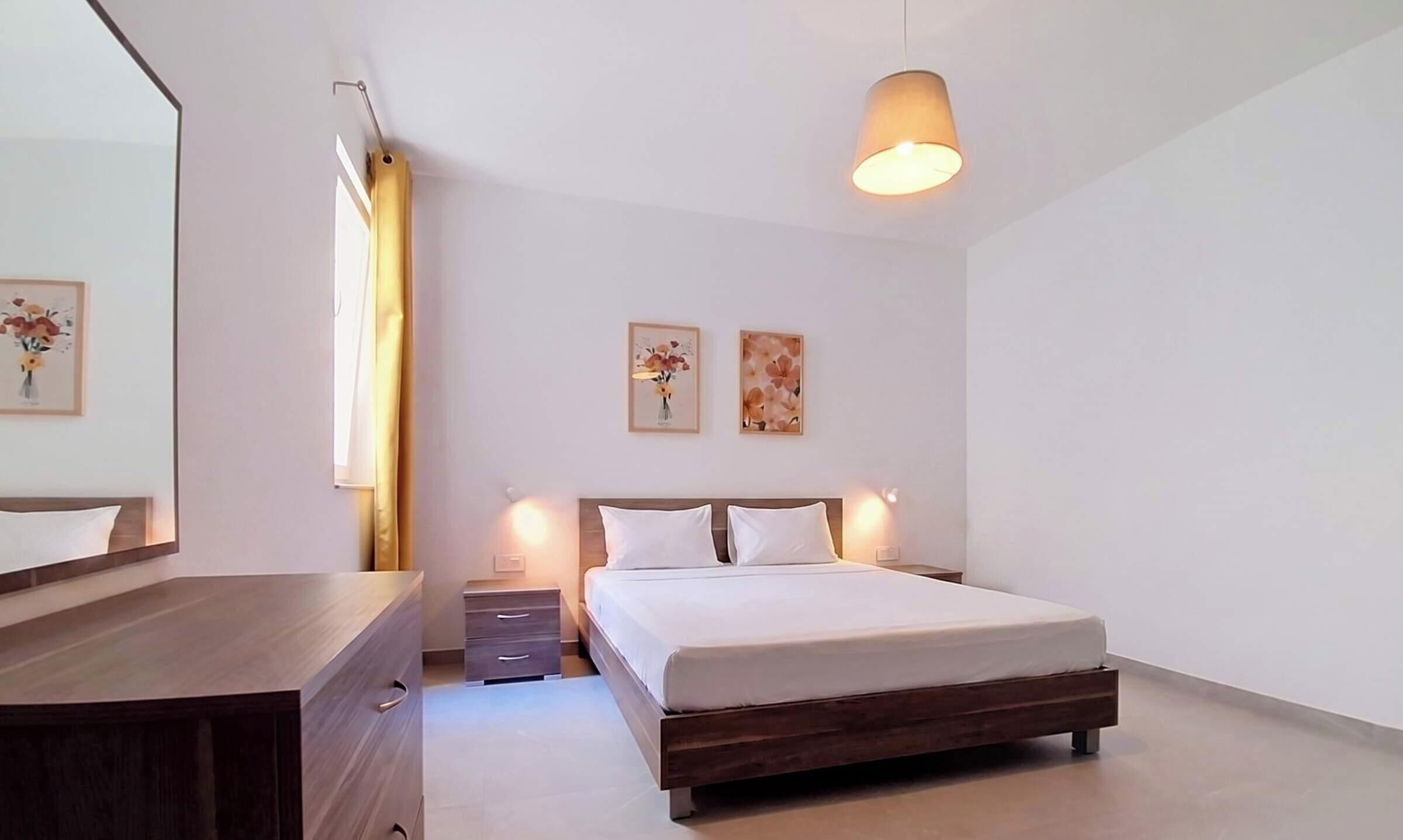 Iron/ironing board, travel crib, WiFi, bed sheets