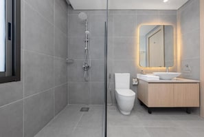 Standard Single Room, Hill View | Bathroom - Candys Exquisite Hotel (Ojodu Berger)