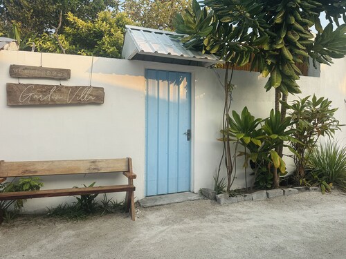 Charmed 4-bedroom house in peaceful Thulusdhoo - 30 mins boat from Male/Airport