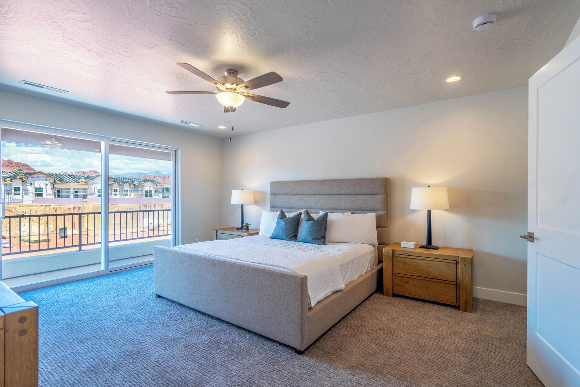 4 bedrooms, desk, iron/ironing board, travel crib