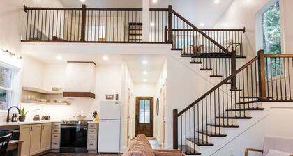 Secluded 3 Story Luxury Cabin-Near Tuscaloosa on 10 acres