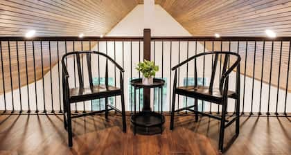 Secluded 3 Story Luxury Cabin-Near Tuscaloosa on 10 acres