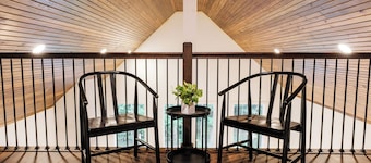 Secluded 3 Story Luxury Cabin-Near Tuscaloosa on 10 acres