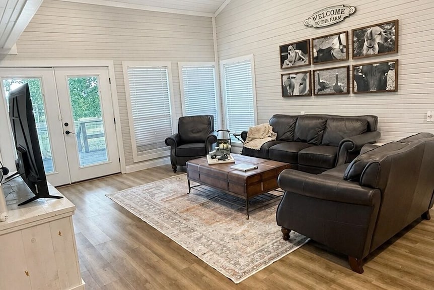 Enjoy The Best Of Country Charm And City Convenience At This Fort Worth Retreat! - Arlington, TX