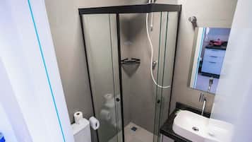 Classic Studio Suite, City View | Bathroom