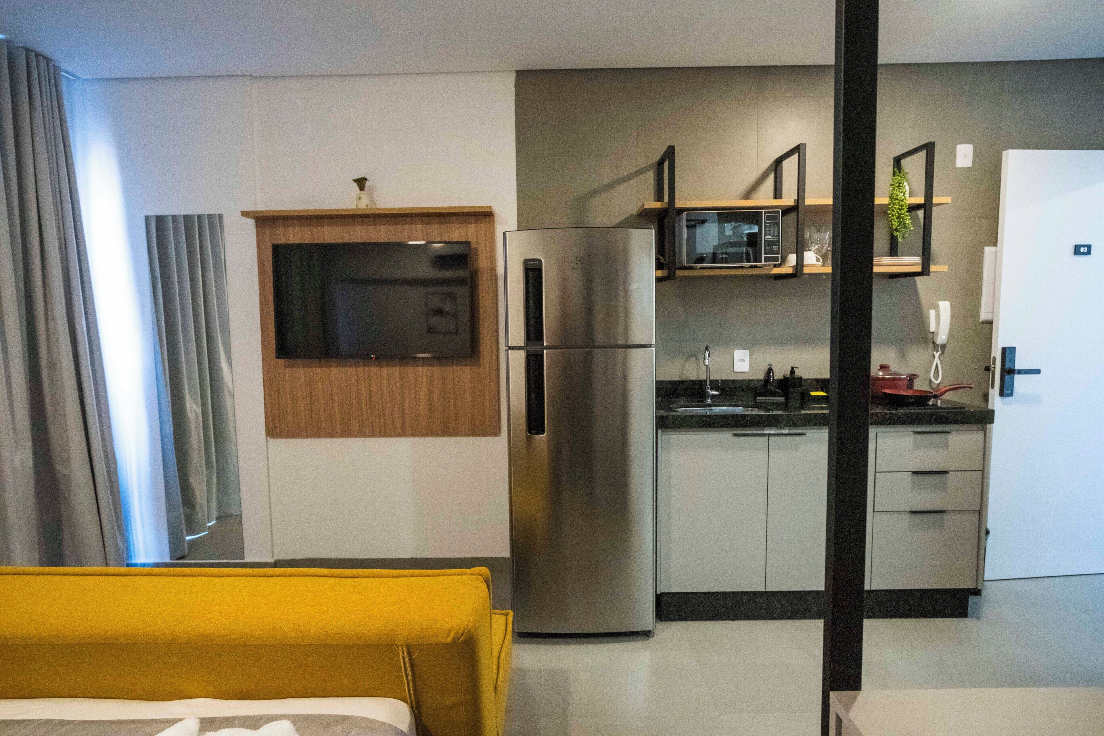 Classic Studio Suite, City View | Interior