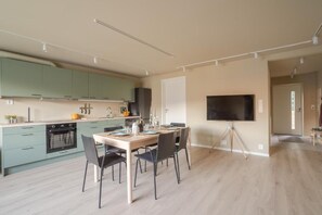 Apartamento família, vista para a cidade | Cozinha privada
