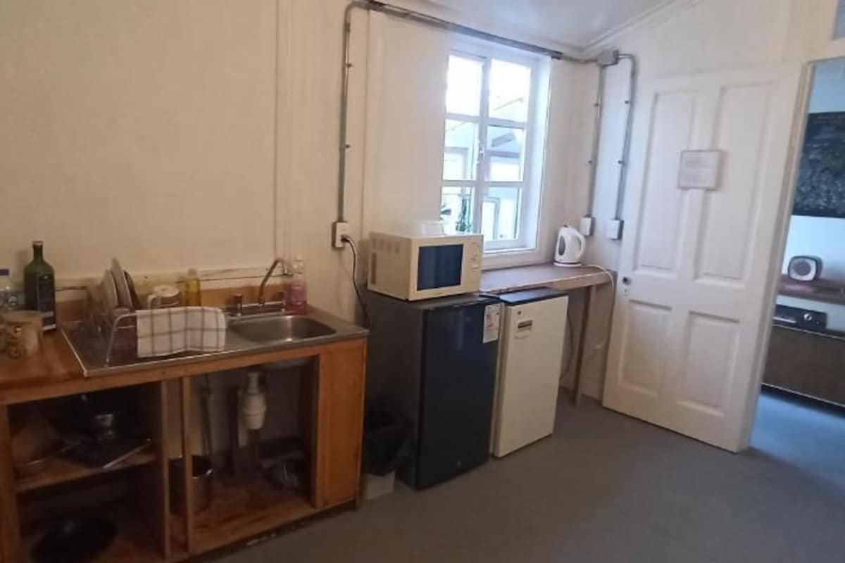 Fridge, microwave
