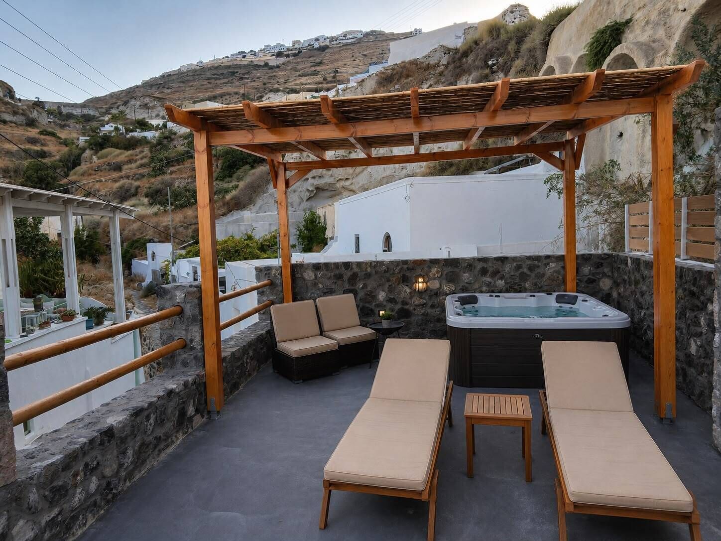 Apartamento superior | Bañera de hidromasaje al aire libre