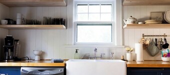 The Cottage on Kansas: Downtown Liberty Chic Stay