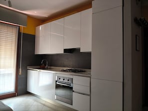 A modern kitchen with white cabinets, a gas stove, and an oven. - LA BELLA Flat, Super Easy Venice, Bus stop right in front of Venice (short ride) (Venezia)