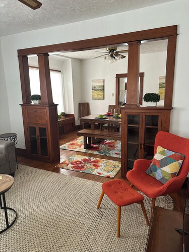 Cozy 2-bedroom craftsman cottage close to all amenities in Council Bluffs/Omaha