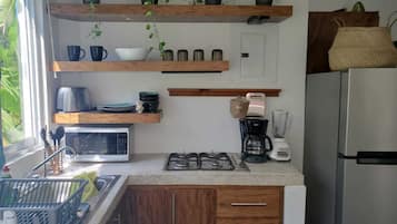 Quarto conforto, varanda, vista para o jardim | Cozinha privada