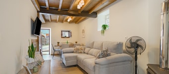 Holiday Home 'Vivienda Vacacional Casa Roque' with Private Terrace and Wi-Fi