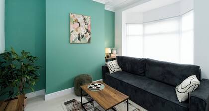 Hull accommodation for families and contractors