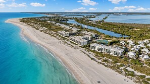 A coastal resort with beachfront properties, a marina, and a large pool area. - 🐬🐬🐬Beautiful BeachSide at Sea Oats🐬🐬🐬Steps to the Gulf Beach⛱️Sleeps 6🏝️ (Boca Grande)