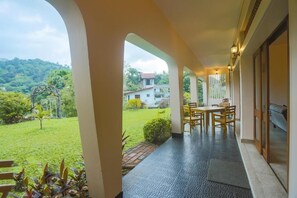 Basic Double Room | Outdoor dining - Royal Eco Lodge Kandy (Kandy)