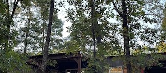 Cozy 1-bedroom country cottage just 15 minutes from downtown Fayetteville