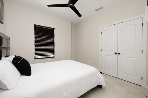 Casa Jerez - Near Padre Island, Church & Hospital