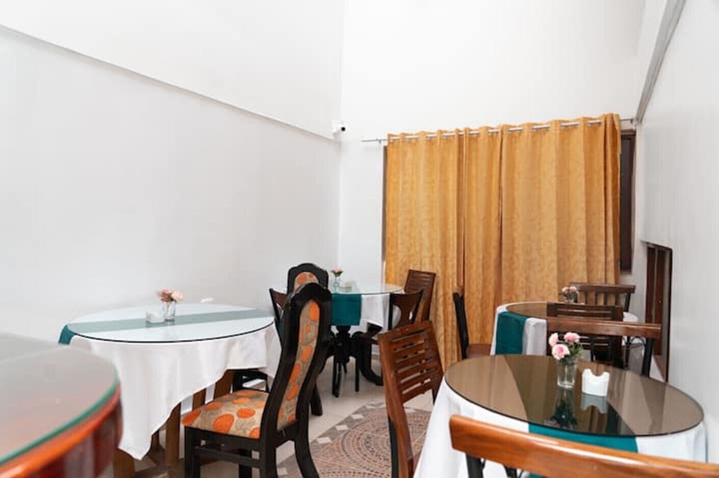 Deluxe Double Room | Dining
