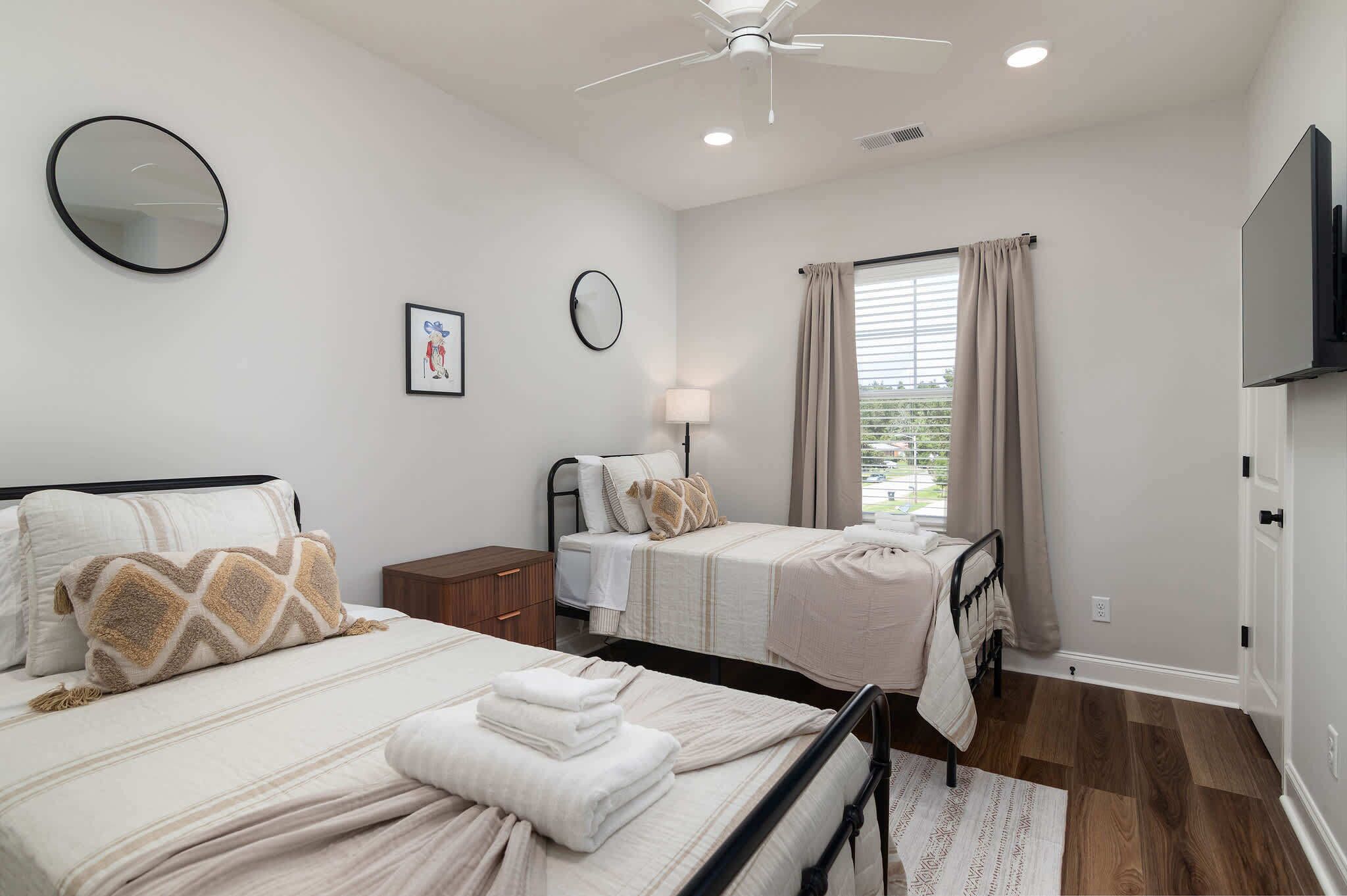 3 bedrooms, iron/ironing board, WiFi, bed sheets