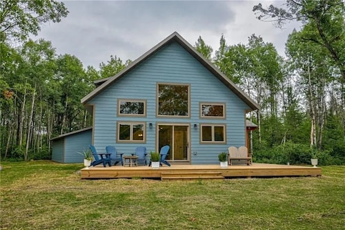 Hayward Northwoods Escape -ATV Trails, Pond + Kayaks & Firepit