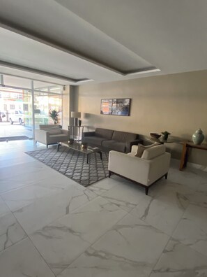 A modern living room with a sofa, coffee table, and a painting on the wall. - 2802 Unique Estudio Caragem (Belem)