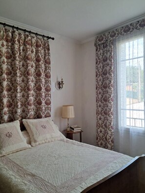 Room - Vrbo Property (Le mans)