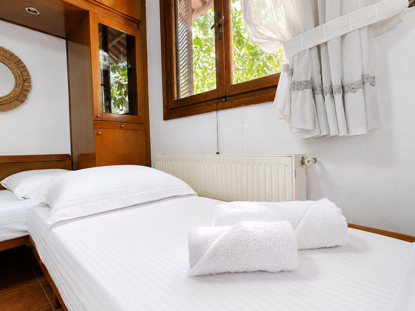 Iron/ironing board, internet, bed sheets