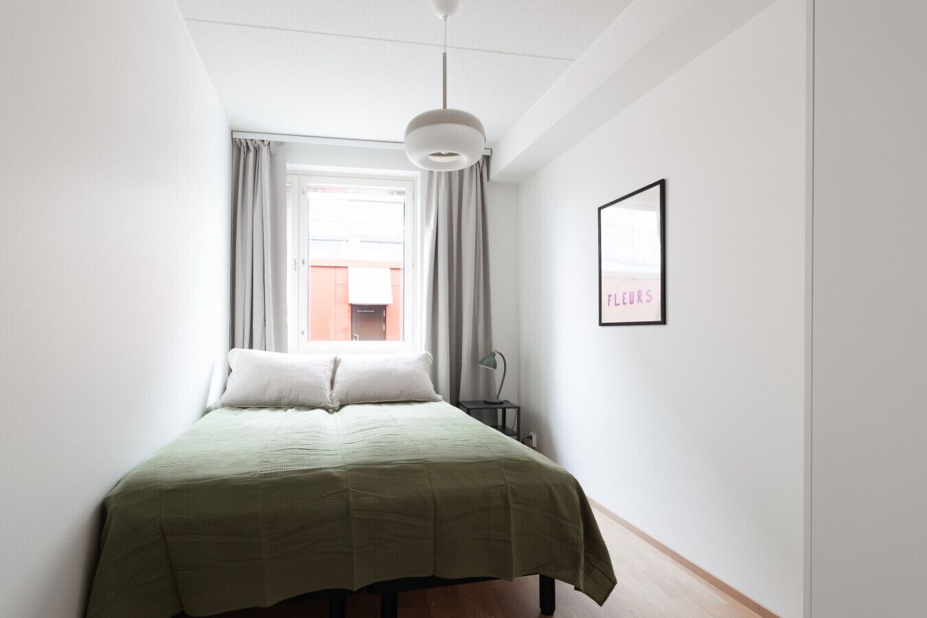 Iron/ironing board, travel crib, WiFi, bed sheets